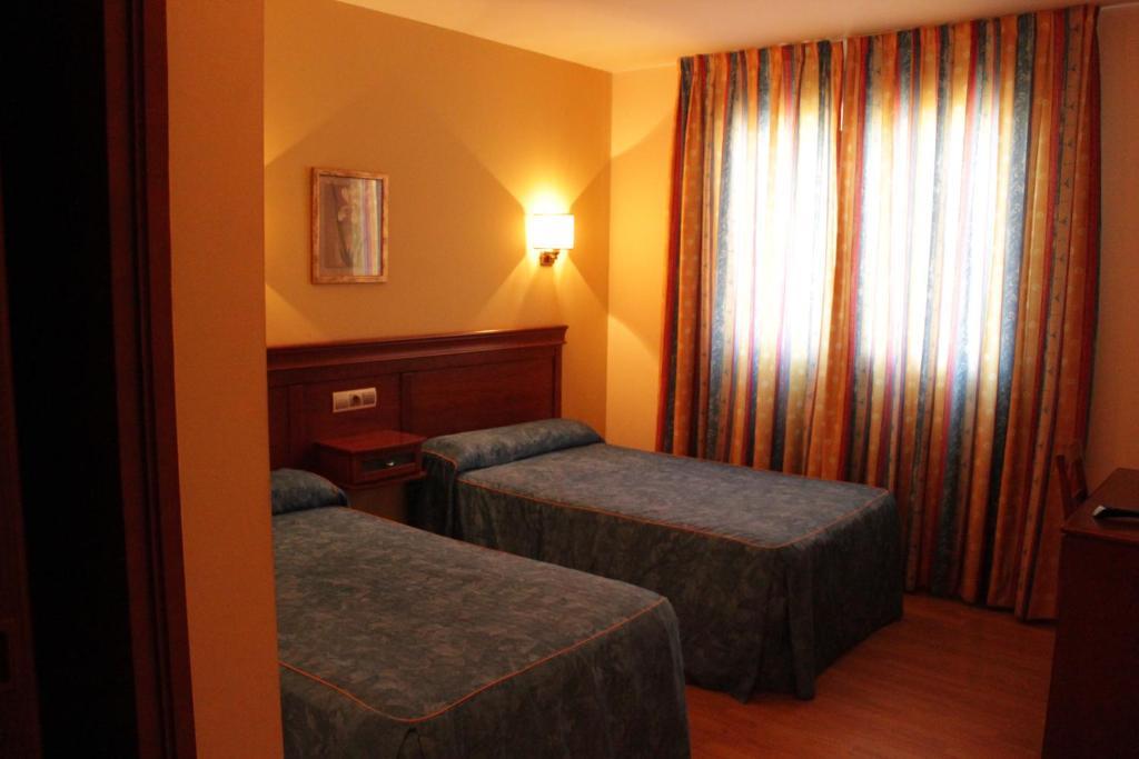 Hostal Tio Pepe II Bembibre  エクステリア 写真