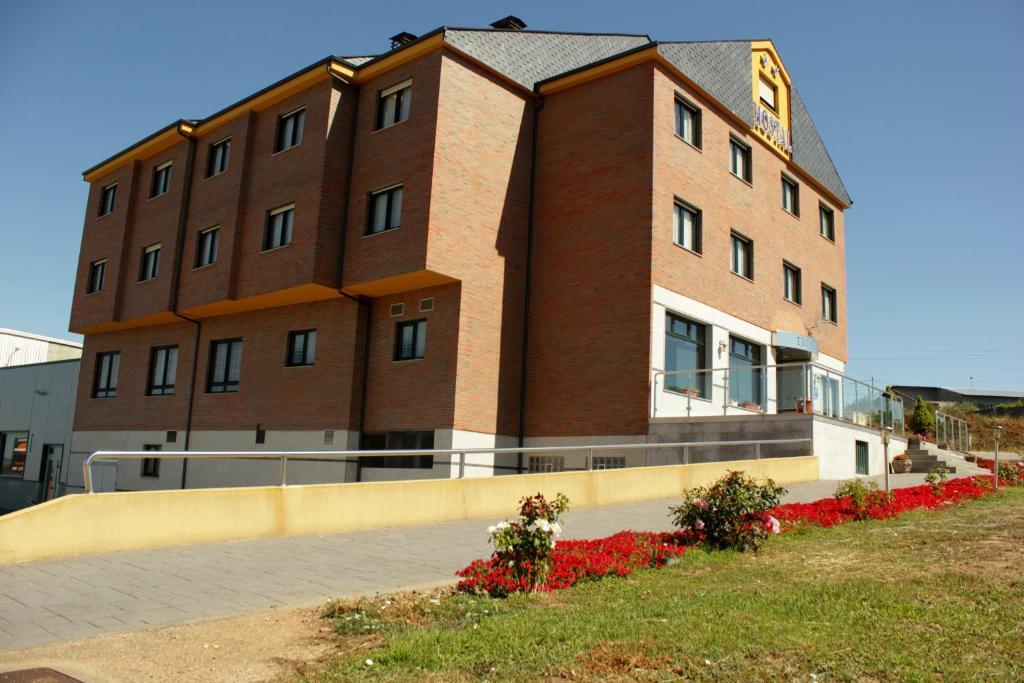 Hostal Tio Pepe II Bembibre  エクステリア 写真